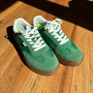 Cariuma Like New Green Suede Sneakers size women’s 10